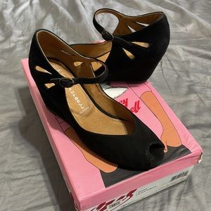 Jeffrey Campbell Regina heel in black nubuck